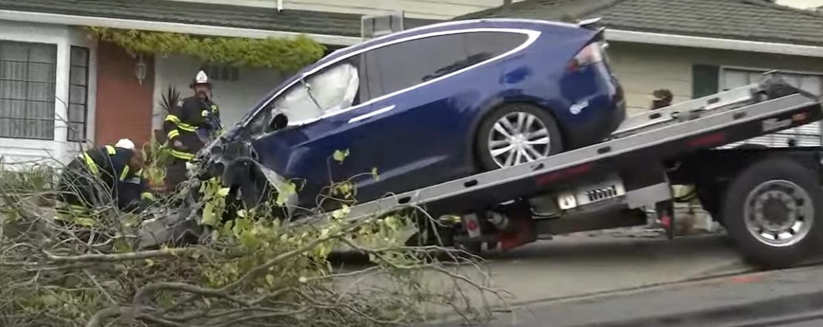 Wypadki i kraksy, Tesla Ognista podwodna teraz latająca - zdjęcie, fotografia