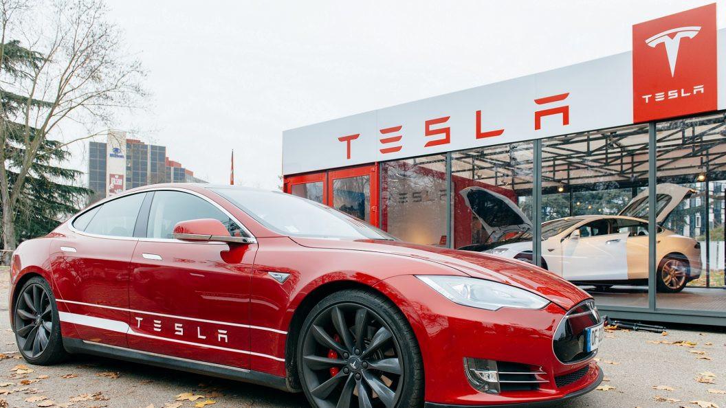 Technologia, sprzedała styczniu Tesla - zdjęcie, fotografia