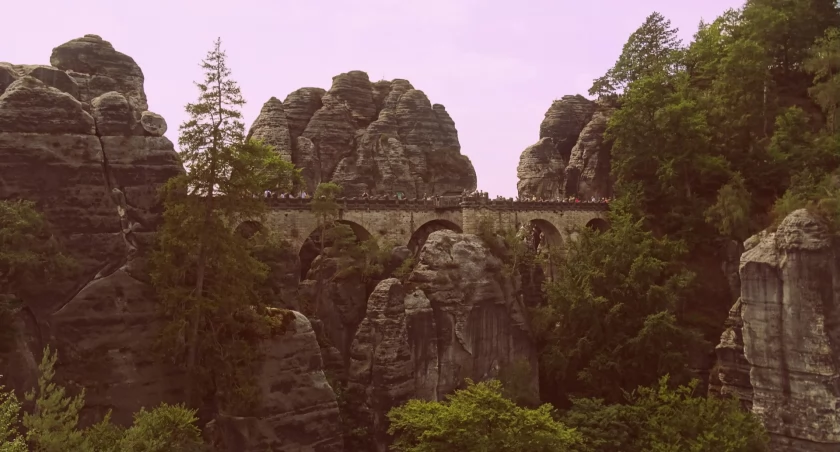 Zdjęcie: Bastei w Szwajcarii Saksońskiej Autor: Przemysław Saracen