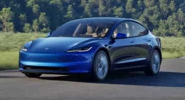 Tesla wprowadza po latach funkcję ASS w swoich nowych modelach