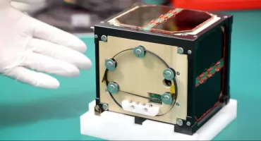 Pierwszy satelita wykonany z drewna dotarł właśnie na orbitę